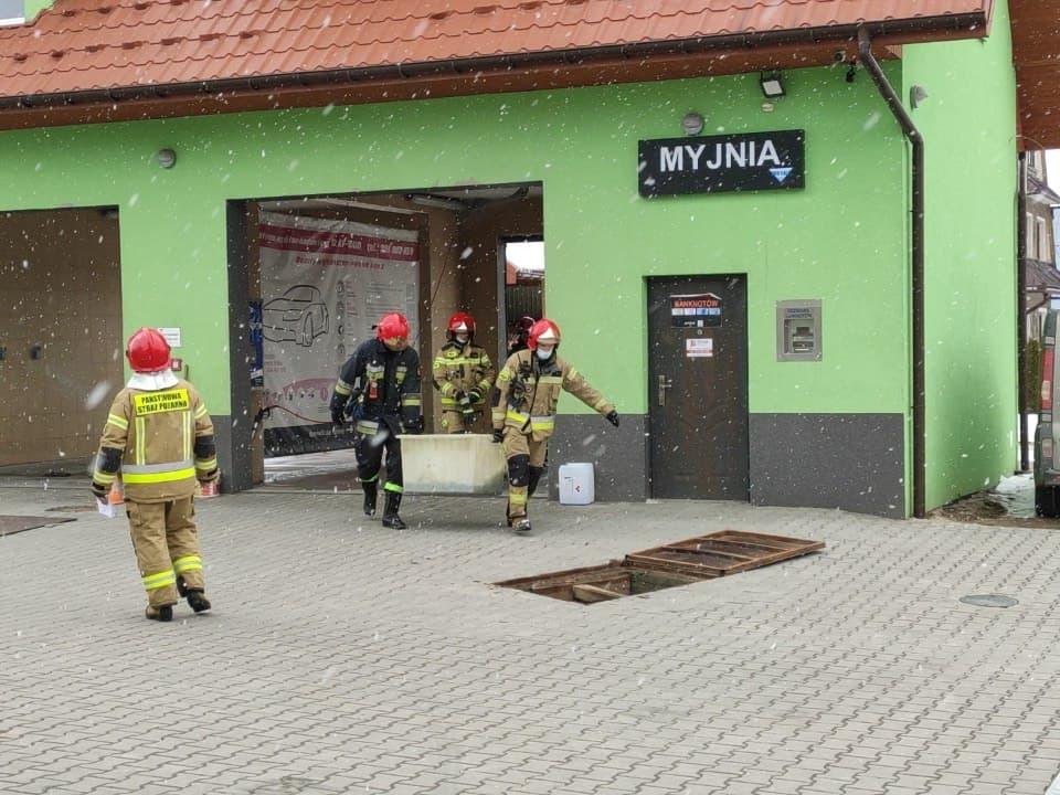 Wyciek chemiczny w Miętustwie (zdjęcia)