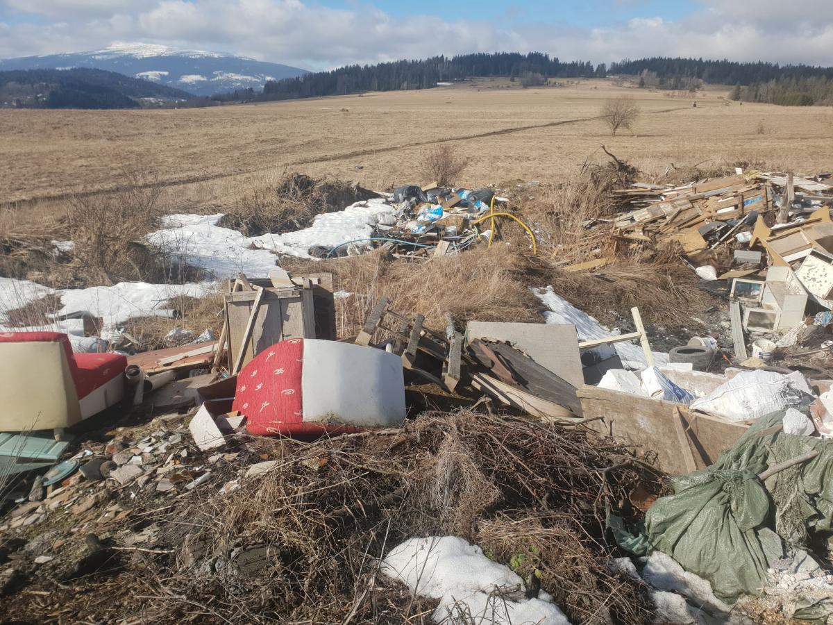 Śmieci z widokiem na Babią Górę - wstydliwe dzikie wysypisko na granicy Zubrzycy Dolnej i Podwilka