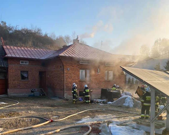 Pożar piwnic w Knurowie (zdjęcia)