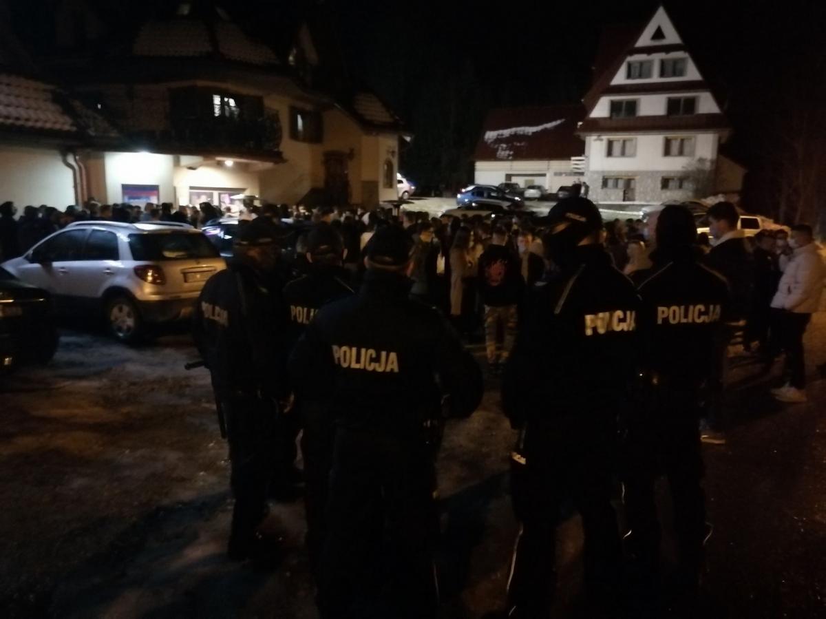 Tłumy pod 