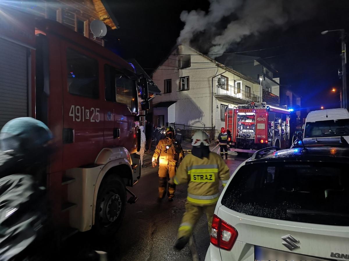 Pożar poddasza w budynku mieszkalnym
