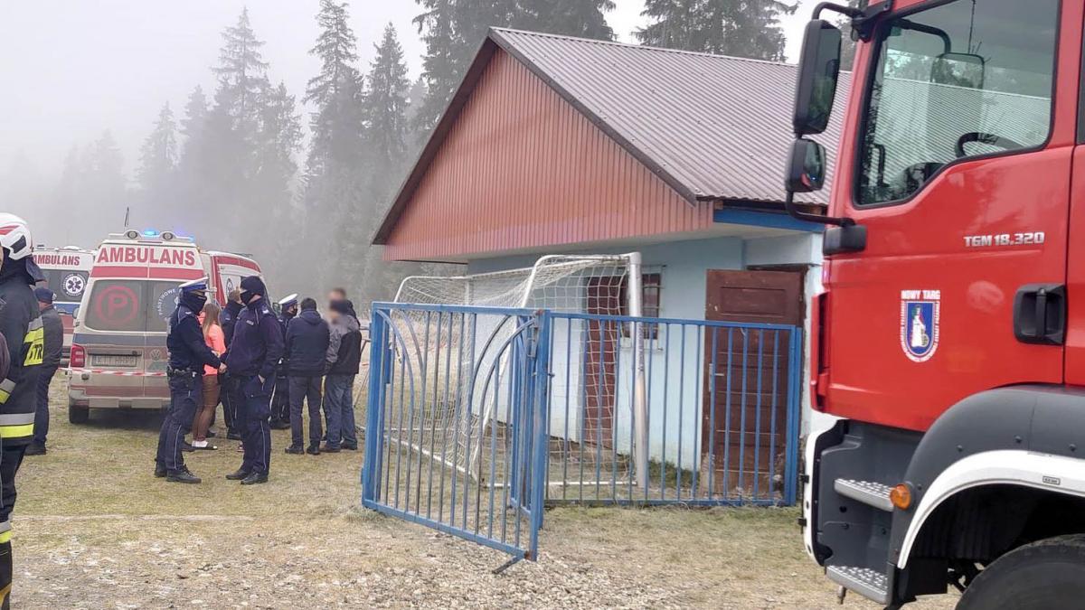 Noworoczna tragedia w Nowej Białej - nie żyją młode osoby (zdjęcia)
