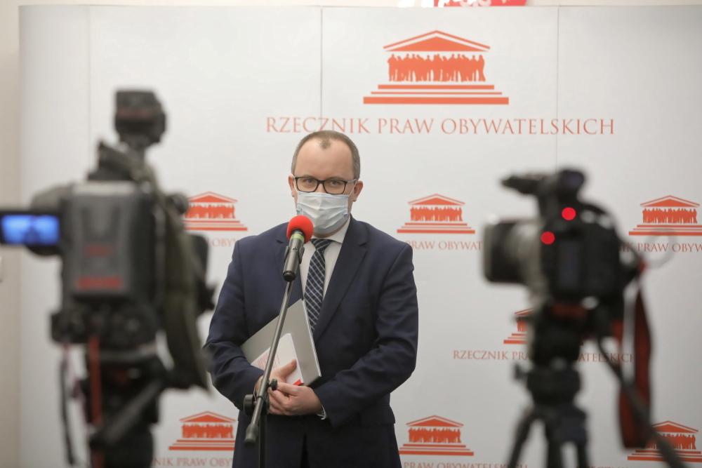 RPO o zakazie przemieszczania się w noc sylwestrową: bezprawne; bez podstaw w ustawie