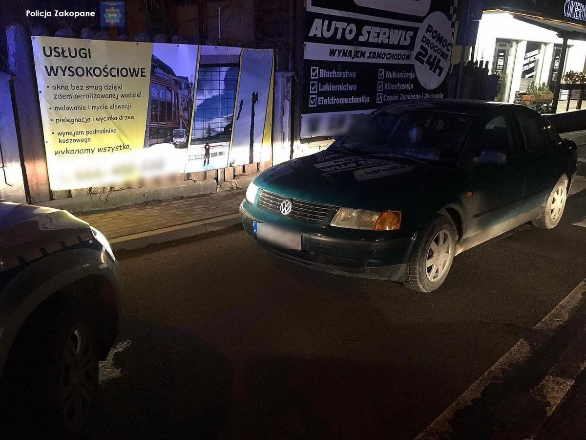 Policjanci zatrzymali  kierowcę mającego 3,3 promila alkoholu, bez uprawnień, bez ubezpieczenia,  poszukiwanego przez prokuraturę