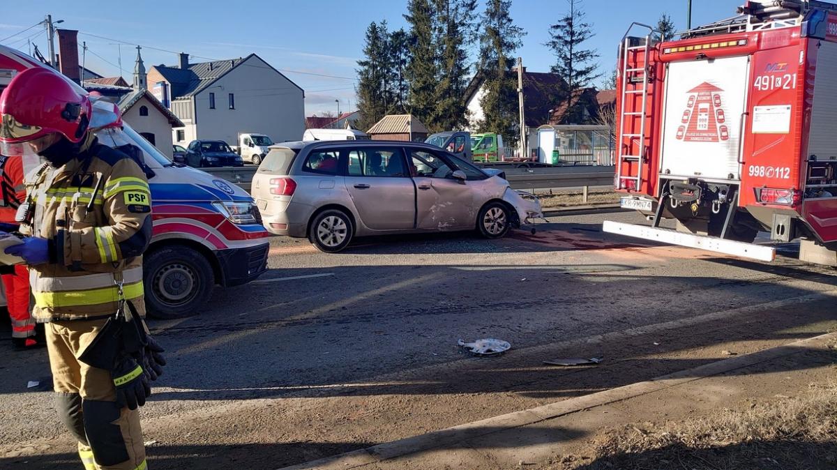 Groźne zderzenie na zakopiance w Nowym Targu (zdjęcia)