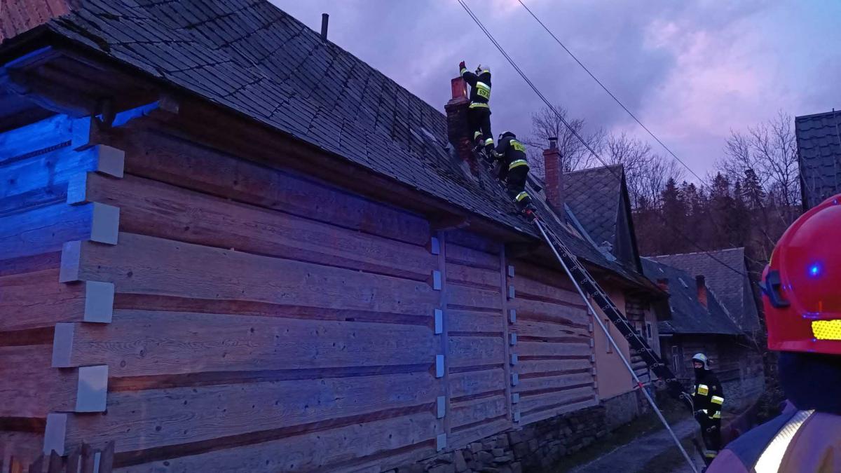Poranny pożar w Nowem Bystrem (zdjęcia)