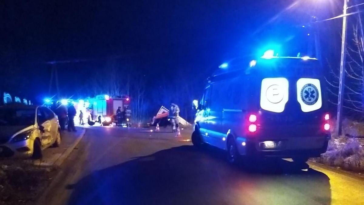 Kolizja w Rdzawce - tam jest bardzo ślisko (zdjęcia)