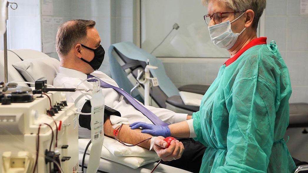 Prezydent Andrzej Duda oddał osocze dla potrzebujących