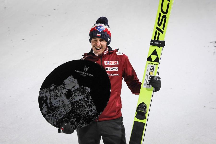 Kamil Stoch rozpoczyna nowy sezon od wygranych kwalifikacji (zdjęcia)
