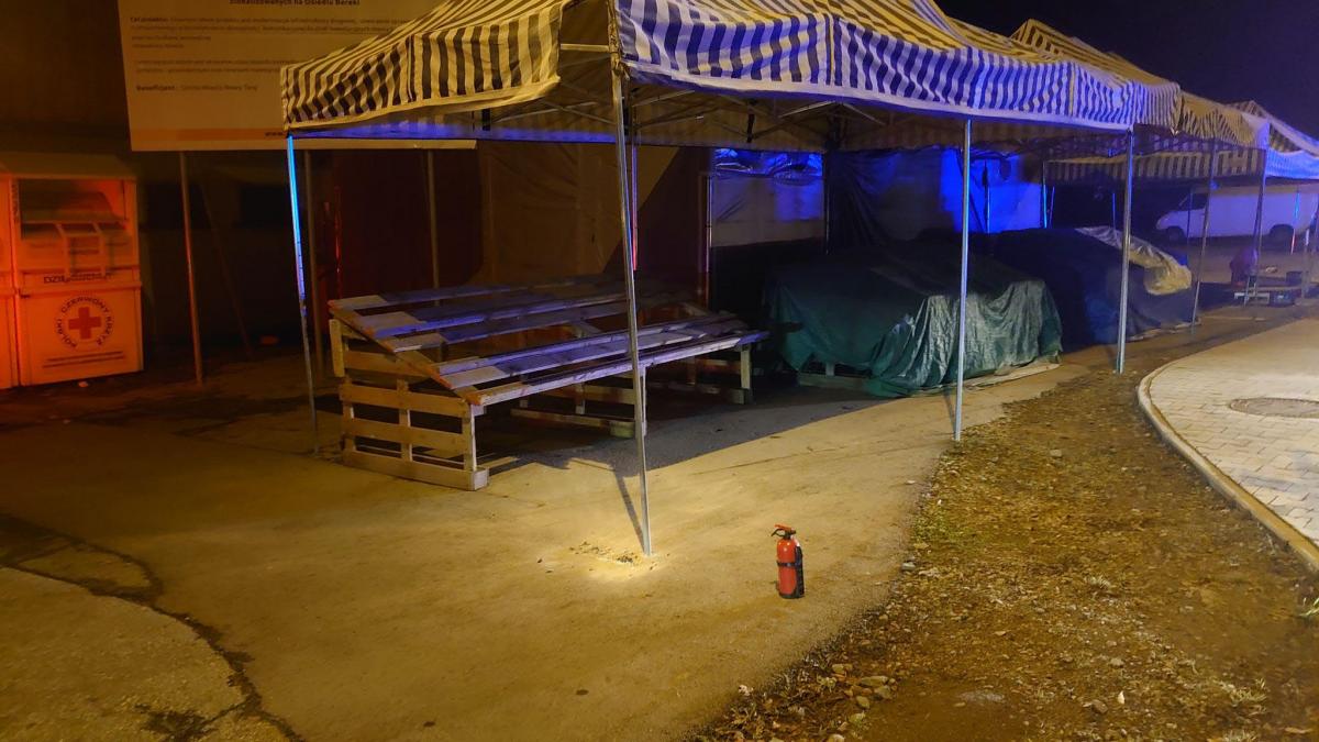 Policja podaje okoliczności zatrzymania podpalacza w Nowym Targu - był kompletnie pijany (zdjęcia)