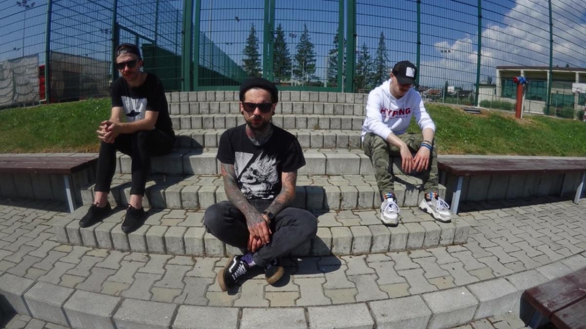 Trzech nowotarżan na księżycu - warto zobaczyć nowy teledysk zespołu 