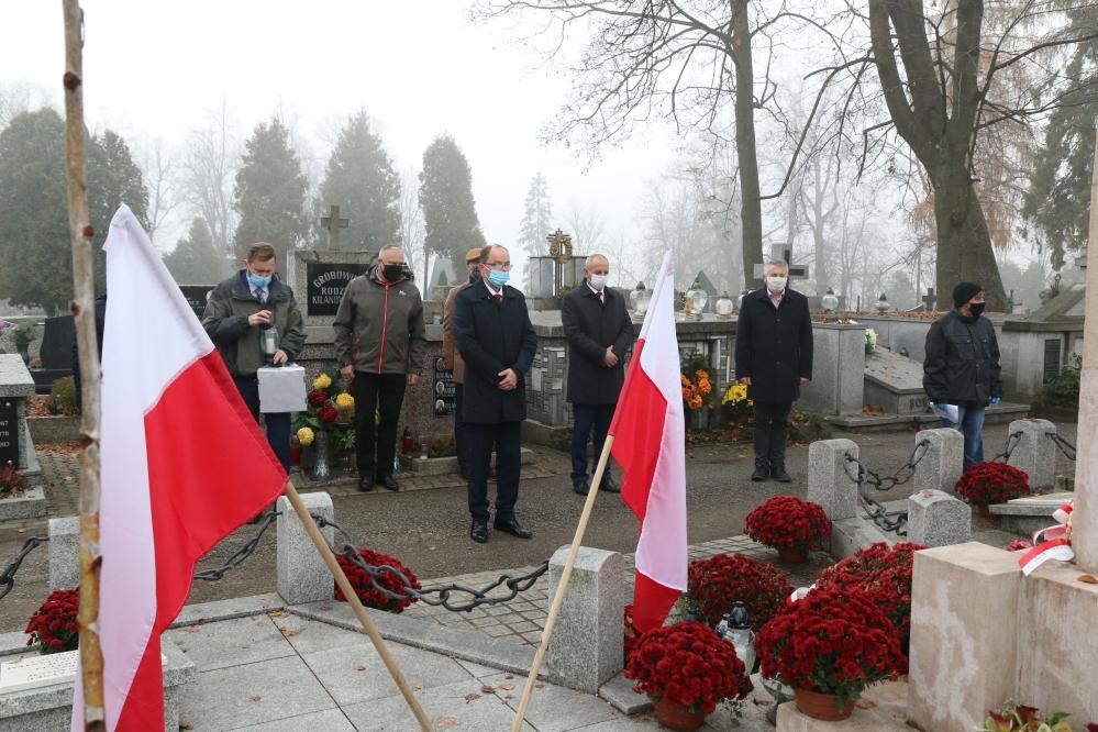 Władze powiatu nowotarskiego i Nowego Targu oddały hołd powstańcom, legionistom, żołnierzom i zasłużonym dla niepodległości naszej Ojczyzny