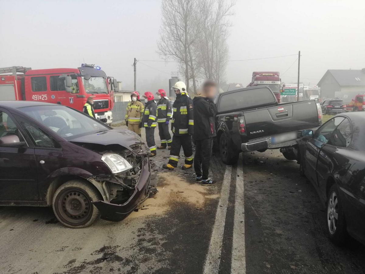 Zderzenie trzech samochodów w Czarnym Dunajcu (zdjęcia)