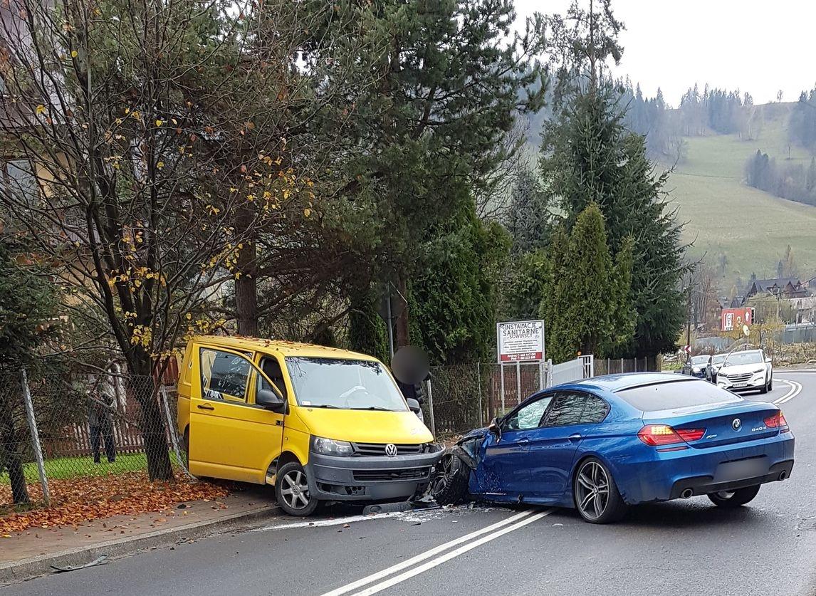 Zderzenie BMW z dostawczym Vwagenem (zdjęcia)