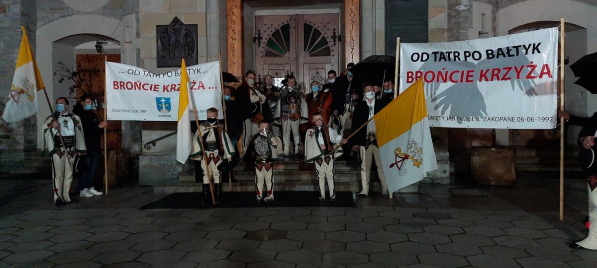 Górale odmówili różaniec w obronie życia (zdjęcia i film)