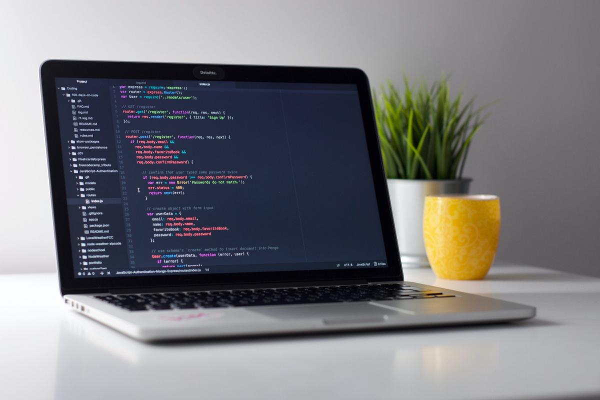 Technik informatyk – zawód przyszłości. Jak można nim zostać?