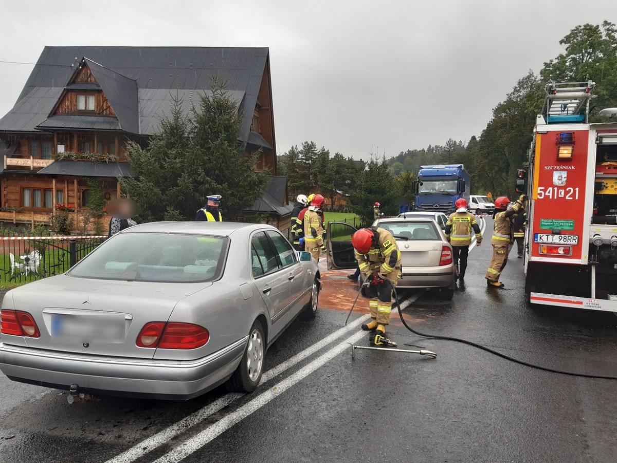 Zderzenie trzech samochodów na zakopiance