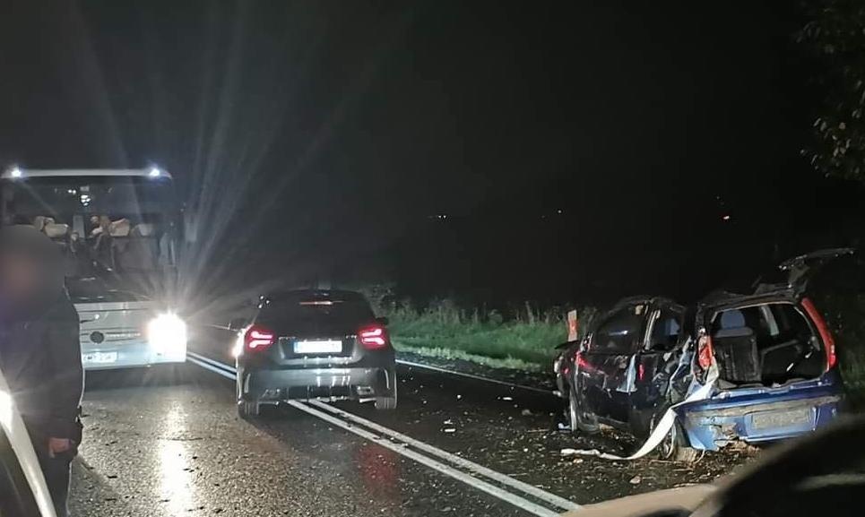 Samochód wypadł z drogi (zdjęcia)