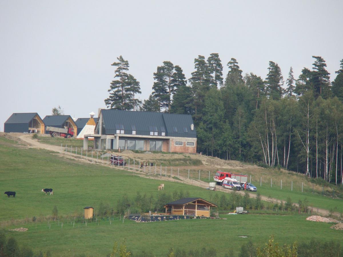 33-latek z ciężkimi obrażeniami nogi zabrany śmigłowcem do szpitala
