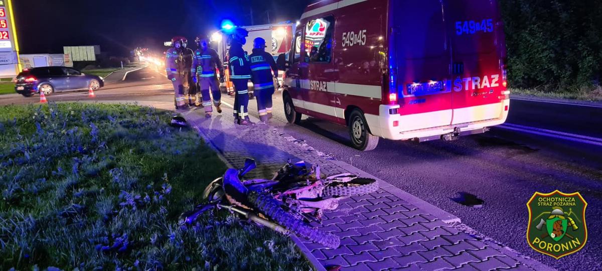 Zderzenie osobówki z crossem - dwie osoby poszkodowane (zdjęcia)