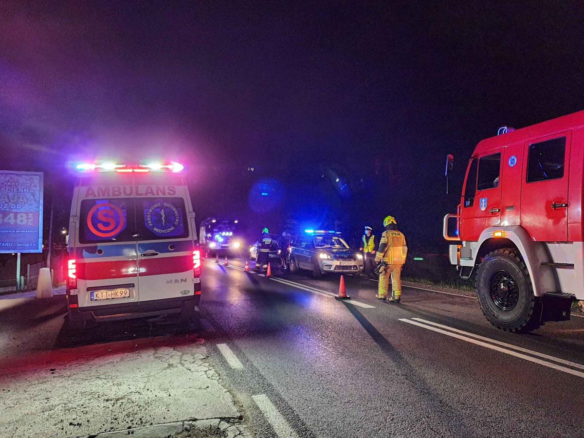 Zderzenie samochodów na Gutach - pasażerka zabrana do szpitala (zdjęcia)