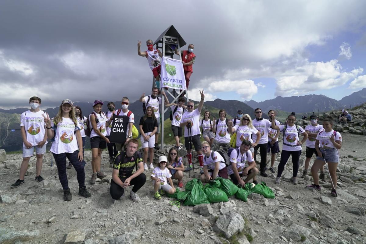 Czyste Tatry - wolontariusze zebrali w górach prawie pół tony śmieci (zdjęcia)