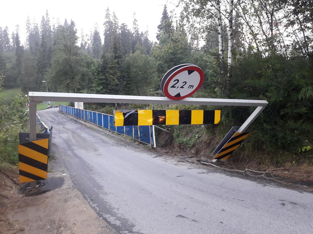 Zagrożenie przed mostem w Pyzówce (zdjęcia)