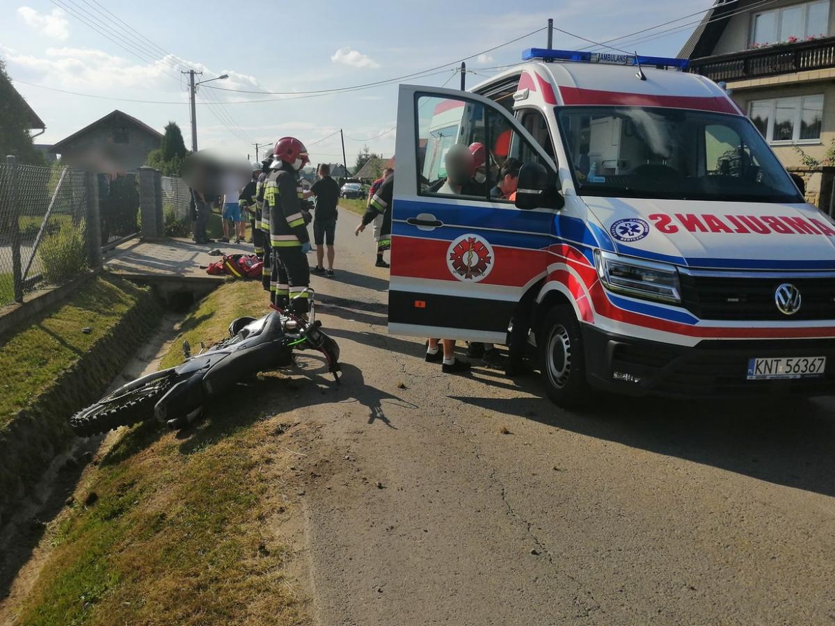 Młody crossowiec uderzył w przepust (zdjęcia)