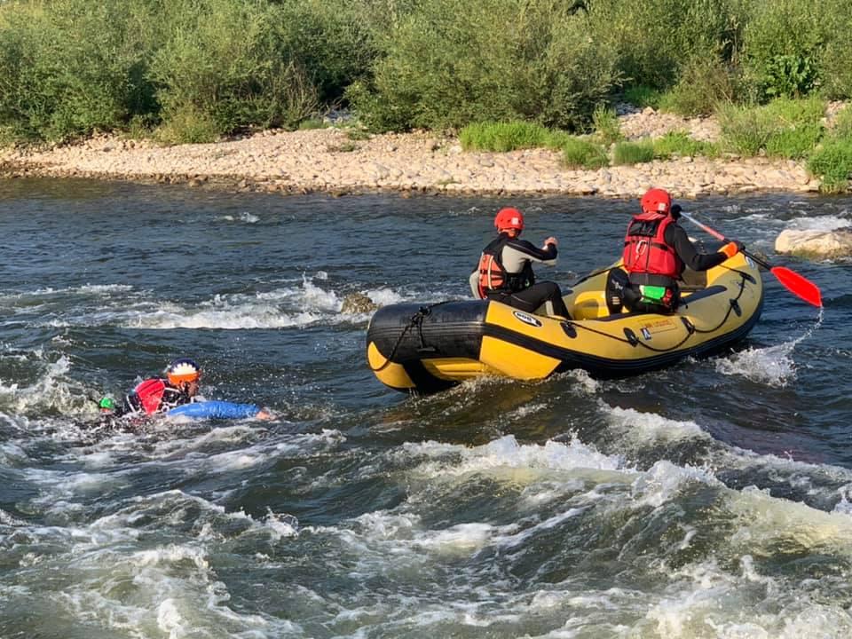 Trening ratowników GP GOPR na torze kajakowym