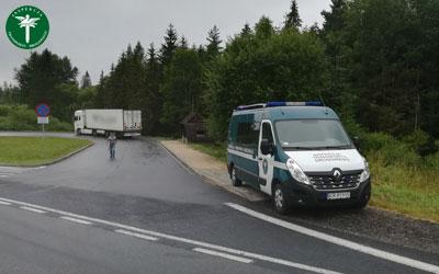 Kierowca tak się spieszył, by dowieźć kwiaty, że.. „zapomniał” odpoczywać