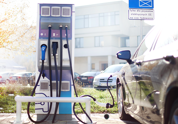 Koniec z ładowaniem elektrycznych aut za darmo