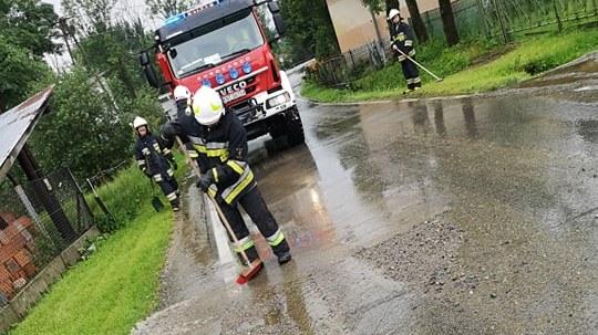 Stare Bystre. Drogi zamieniły się w potoki (zdjęcia)