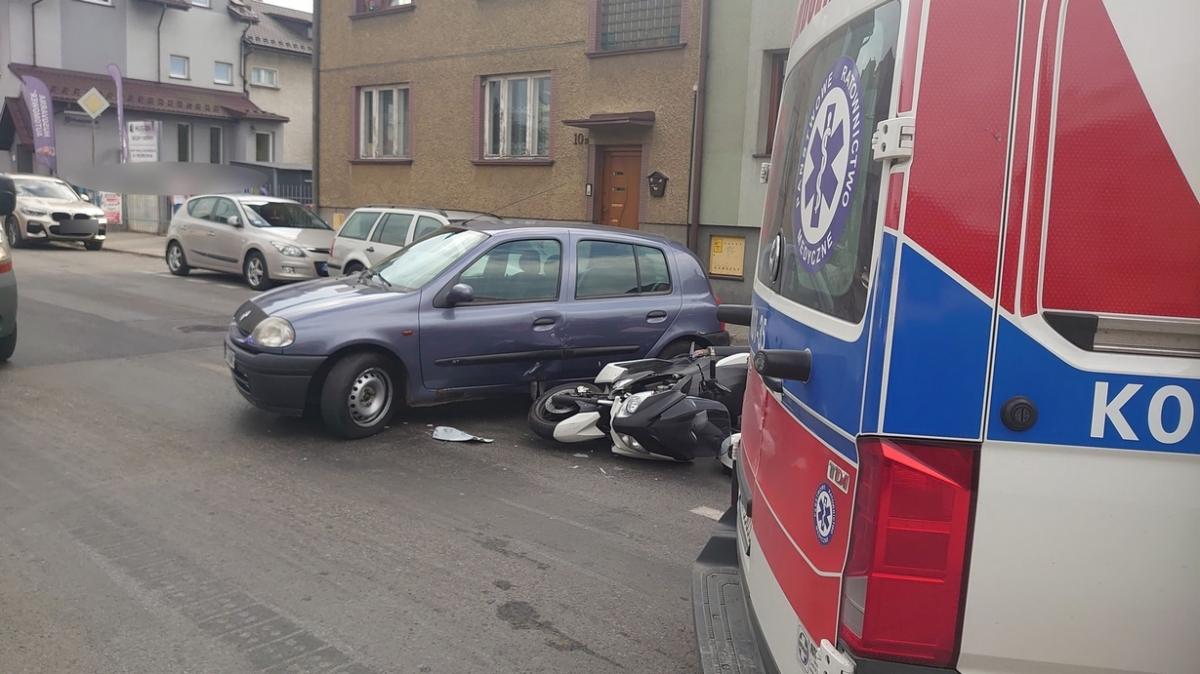 Nowy Targ. Zderzenie skutera z samochodem osobowym (zdjęcia)