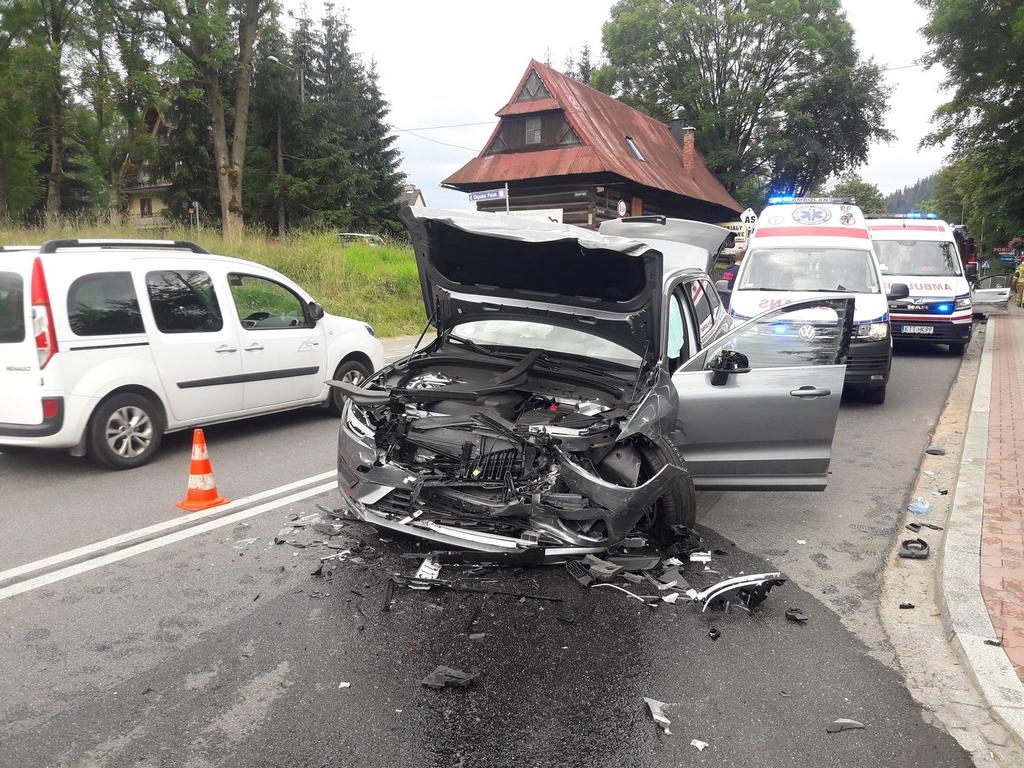 Troje dzieci poszkodowanych w zderzeniu  samochodów w Zakopanem (zdjęcia)
