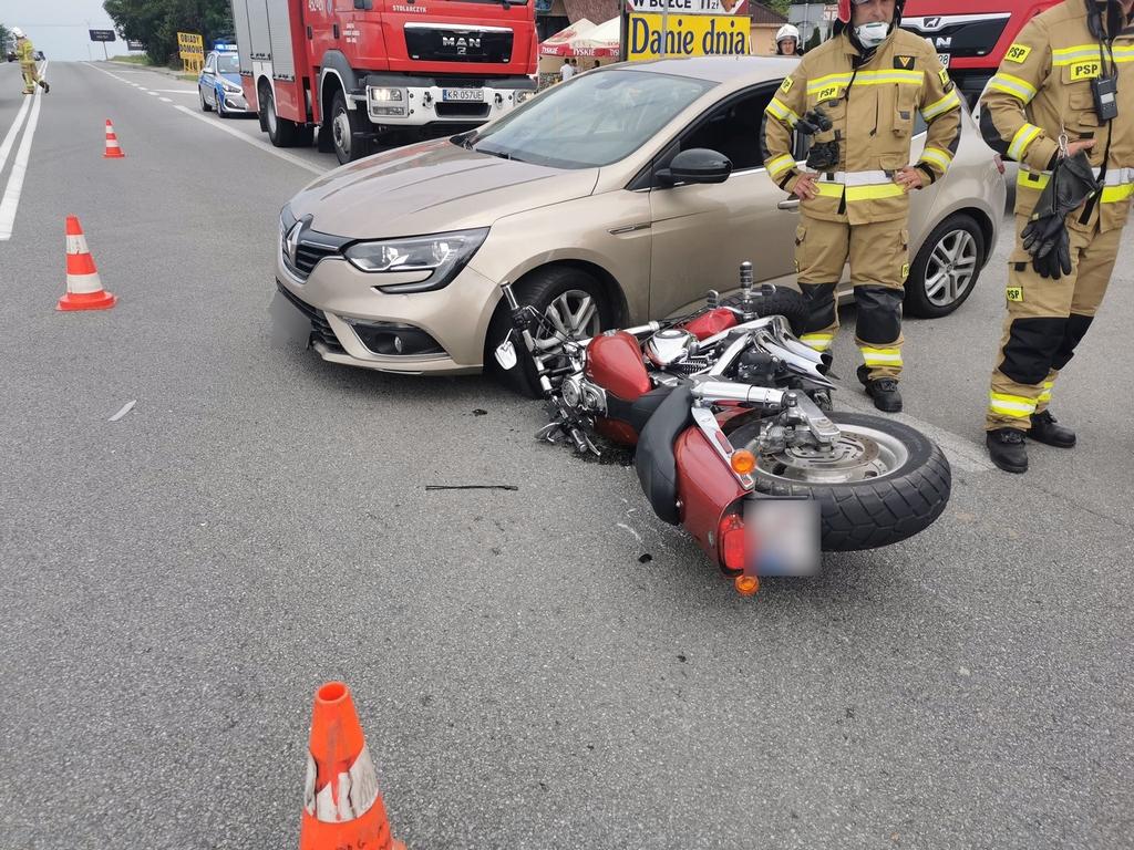 Rdzawka. Zderzenie motocykla z samochodem osobowym (zdjęcia)