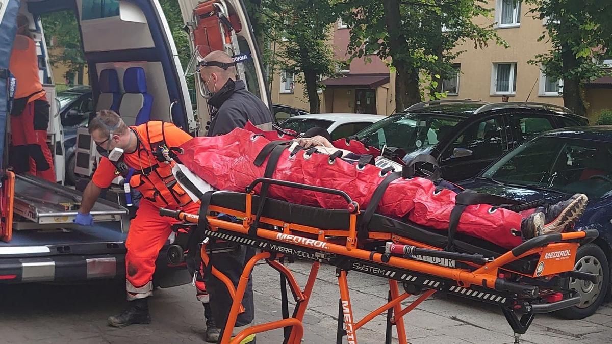 Tragedia w Nowym Targu - kobieta wypadła z okna
