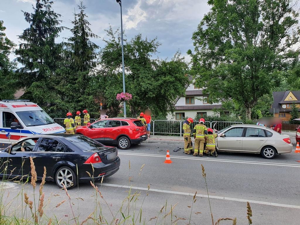 Zderzenie czterech samochodów osobowych w Zakopanem (zdjecia)