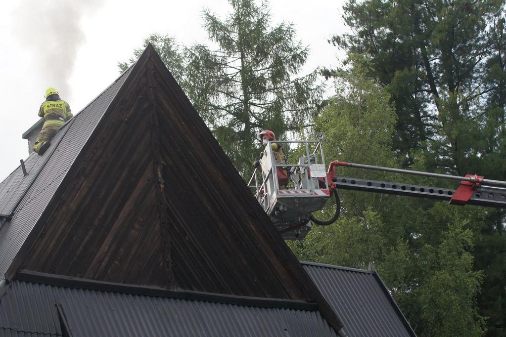 Pożar sadz w dawnym budynku prewentorium w Nowym Targu (zdjęcia)