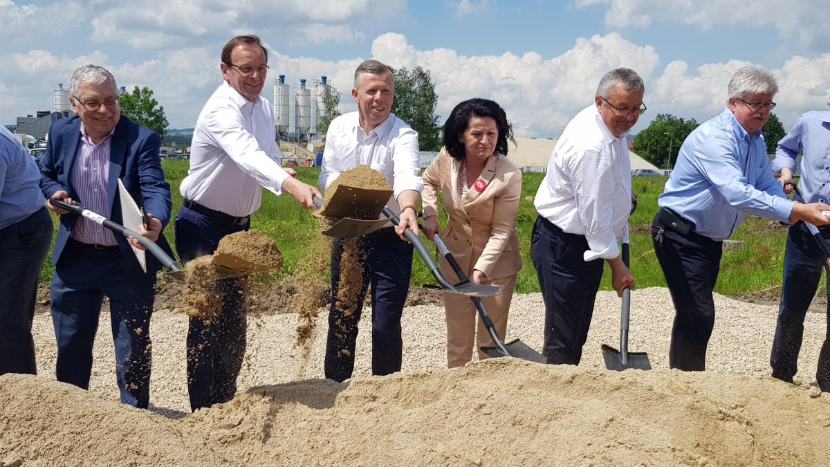 Łopaty poszły w ruch - rozpoczyna się budowa dwujezdniowej drogi z Rdzawki do Nowego Targu (zdjęcia)