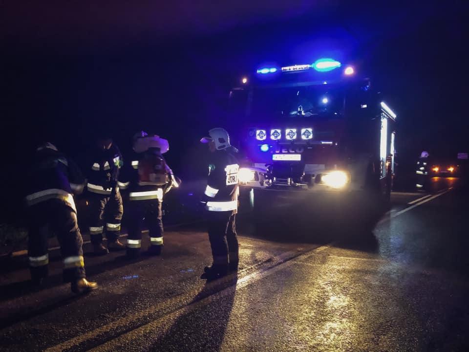 Strażacy usuwali plamy oleju w Czarnym Dunajcu i Miętustwie (zdjęcia)