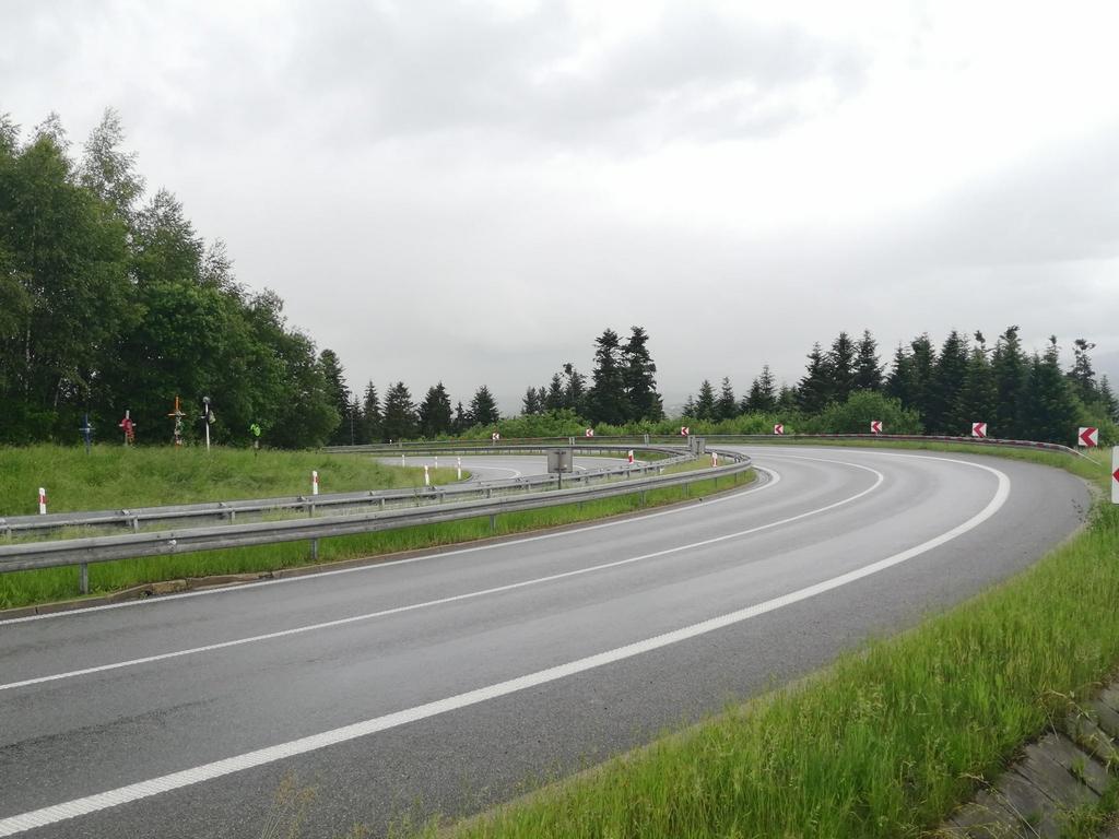Organizator nielegalnych wyścigów motocyklowych na patelniach na zakopiance usłyszał zarzuty