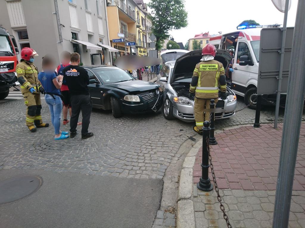 Zderzenie samochodów osobowych na Rynku w Nowym Targu