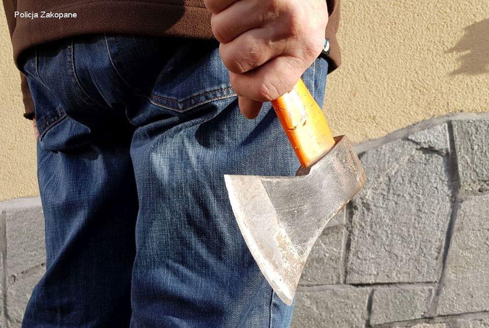 Mężczyzna został zatrzymany za znęcanie się nad rodziną