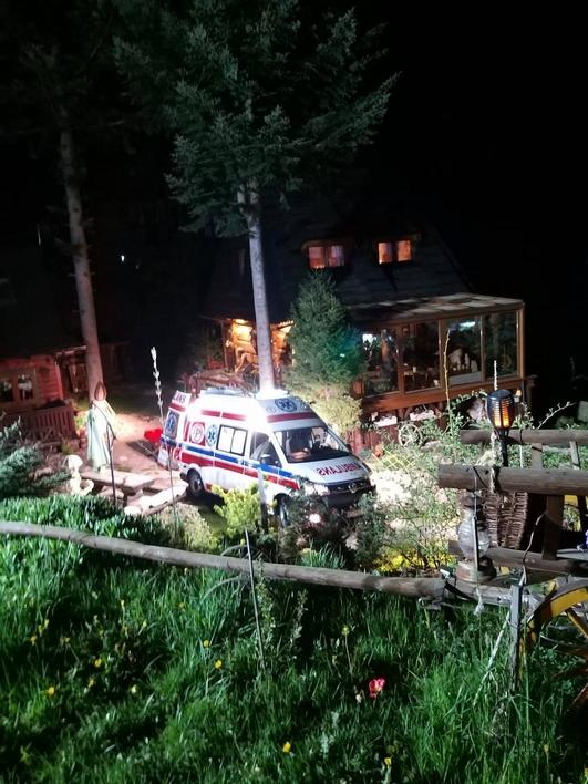 Strażacy pomogli ratownikom medycznym
