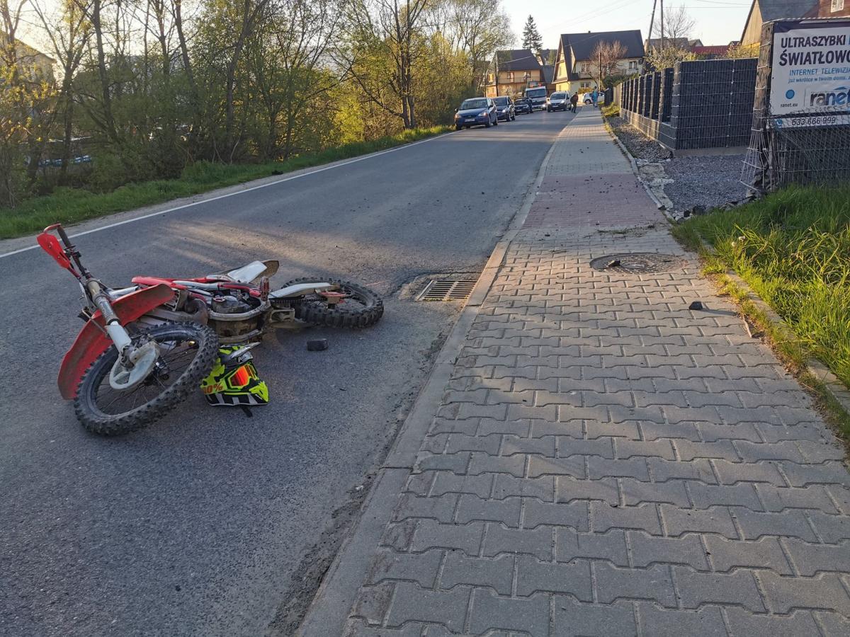 Crossem w płot - młody motocyklista trafił do szpitala