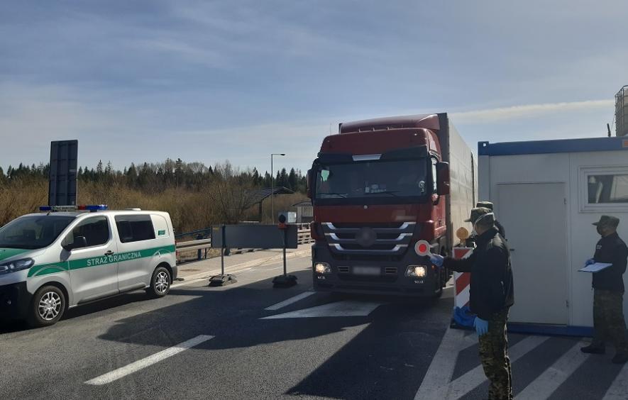 Udawali kierowców, chcąc uniknąć kwarantanny