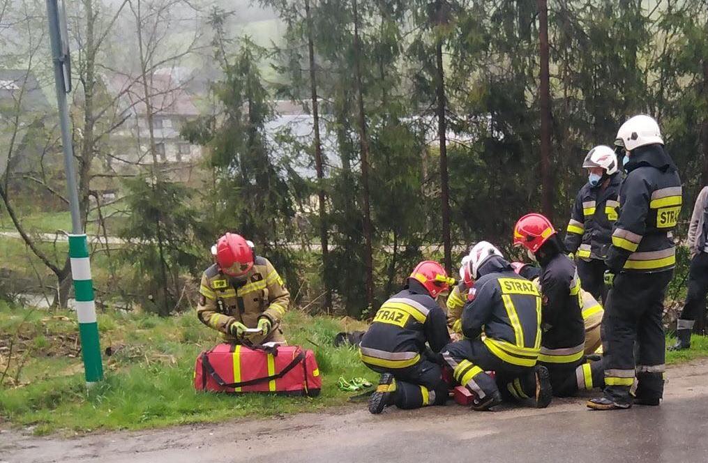 Strażacy uratowali mężczyznę, który wpadł do potoku (zdjęcia)