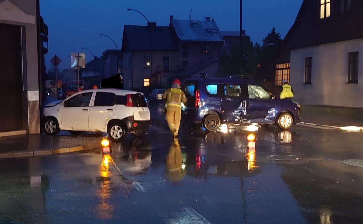 Zderzenie samochodów osobowych (zdjęcia)