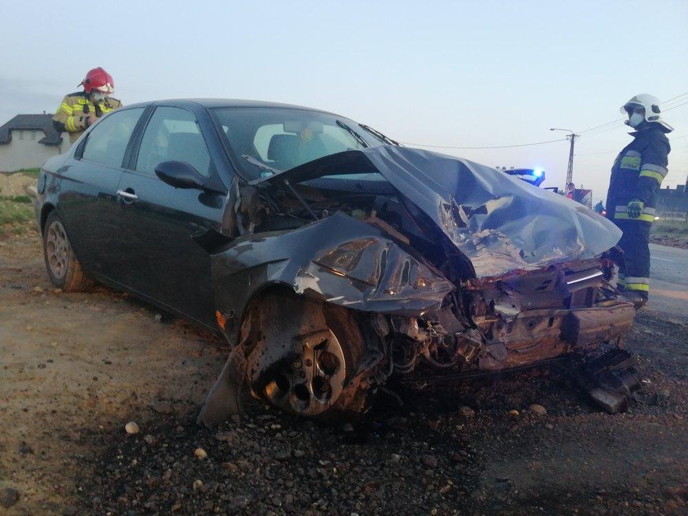 Czarny Dunajec. Po pijaku wypadł z drogi, pobił samochód (zdjęcia)