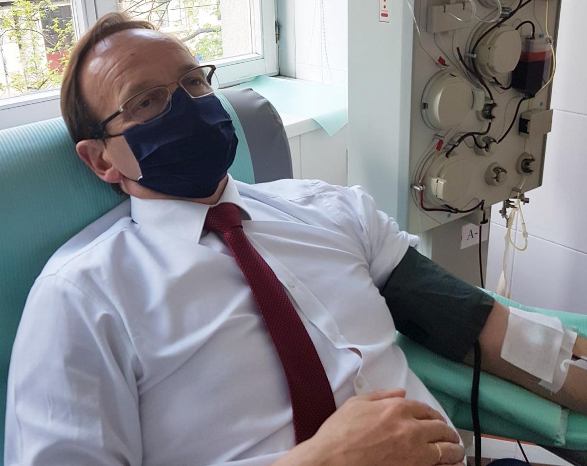 Poseł Edward Siarka oddał osocze - pomoże w walce z koronawirusem i chorobą COVID-19